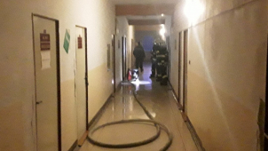 Hasiči zasahují u požáru v jedné z uničovských ubytoven