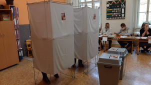 Policisté budou kontrolovat okolí volebních místností