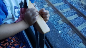 Hasiči vyprošťovali malého chlapce, kterému uvízla ruka ve vlaku