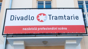 Premiéra v Tramtarii: Bláznivá komedie o dabingu