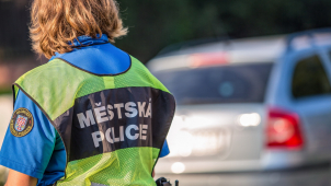 Opilý muž si to v klidu štrádoval po Chválkovické