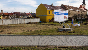 Nová zbrojnice pro hasiče v Kostelci už se staví