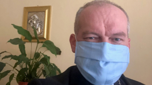 Jak přimět seniory nosit roušky? V Olomouci vznikla kampaň