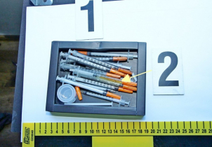 Dva prodejci pervitinu skončili v policejních celách