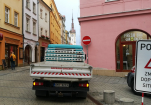 Jak vyřešit dopravu ve středověkém centru města?
