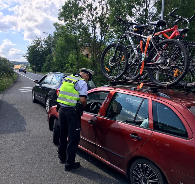 Řídil i bez řidičáku, teď mu hrozí dva roky