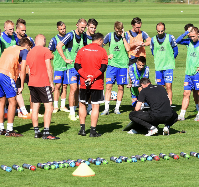 Profesionální kluby mohou trénovat