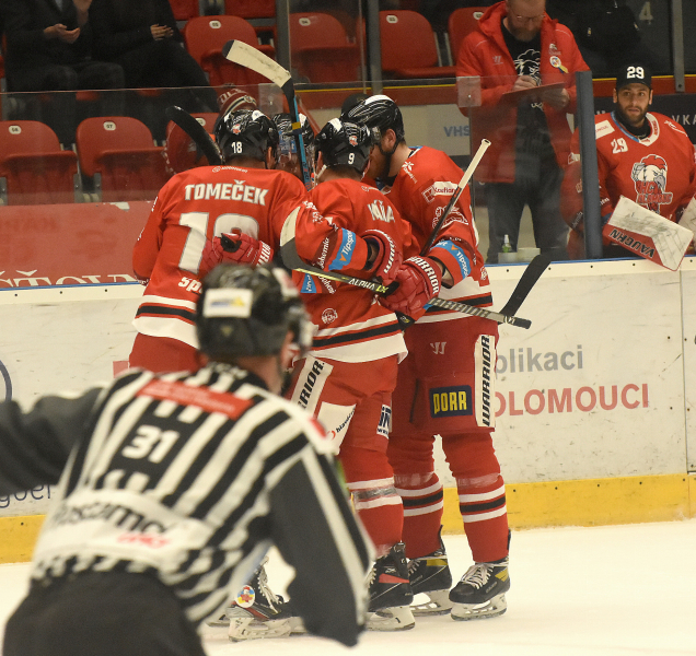 Hokejisté HC Olomouc si doma poradili s Kometou