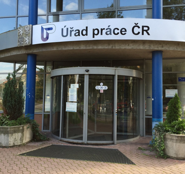 Nezaměstnanost v březnu mírně klesla