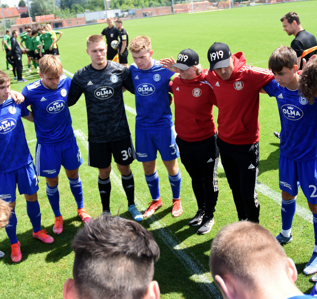 Devatenáctka SK Sigma začne sezonu venku