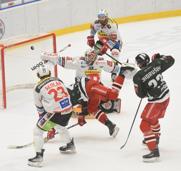 Hokejisté HC Olomouc prohráli v Pardubicích