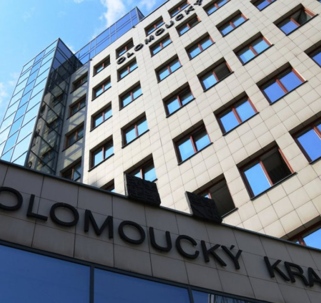 Razie na kraji! Detektivové hledají důkazy k podezřelým zakázkám