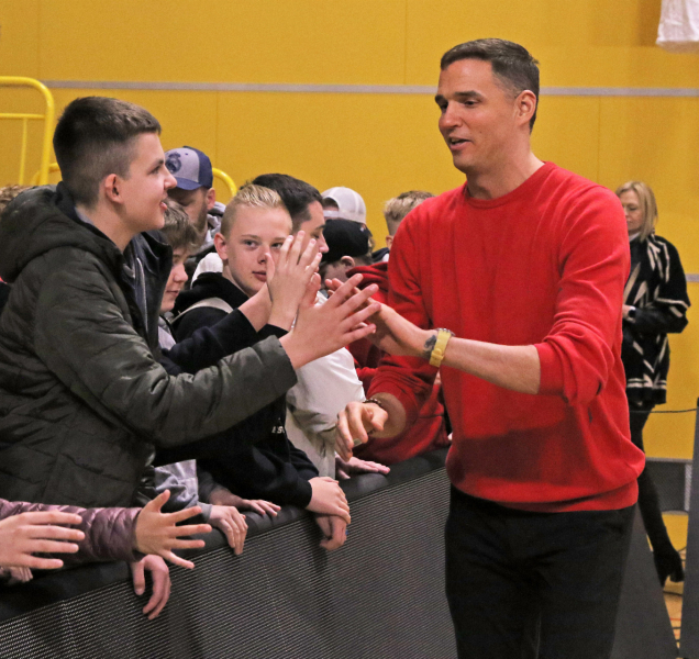 Trenér Andrew Hipsher bude pokračovat v BK REDSTONE