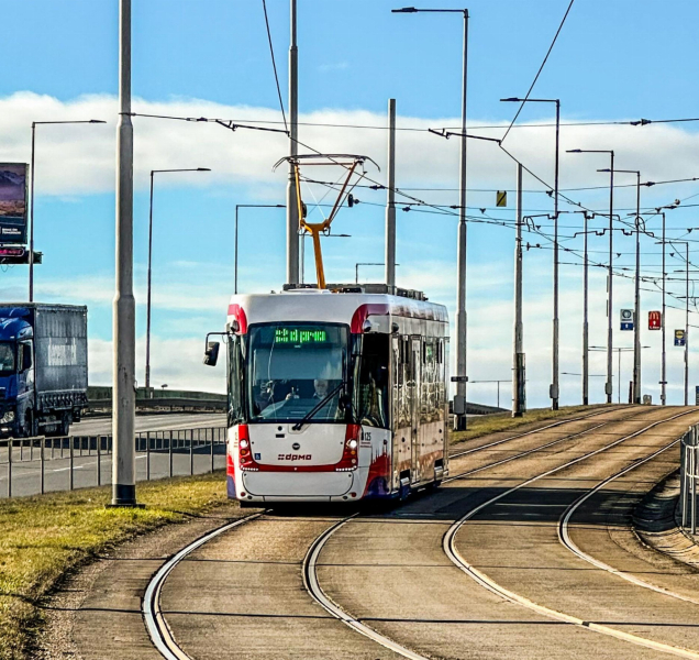 Do provozu vyráží první nová tramvaj, dalších osm dorazí