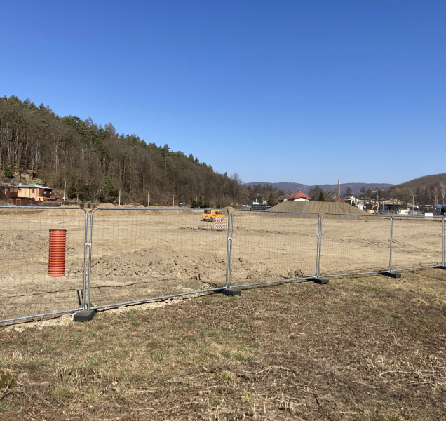 Na okraji Hluboček vzniká unikátní přírodní koupaliště