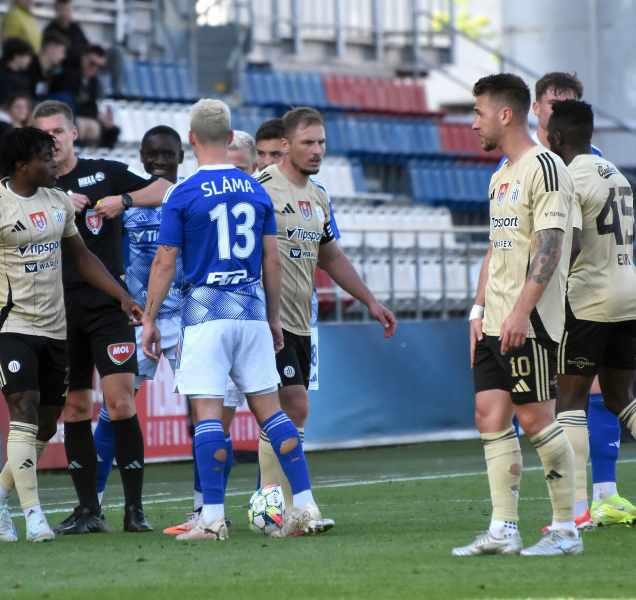 Fotbalisté SK Sigma jsou ve finále, Kliment je zraněný