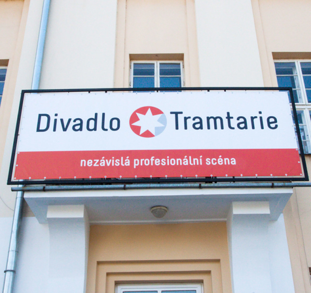 Premiéra v Tramtarii: Bláznivá komedie o dabingu