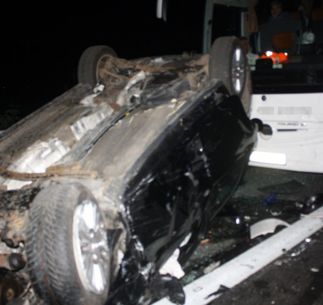 Řidič v protisměru na dálnici na Ostravu smetl autobus