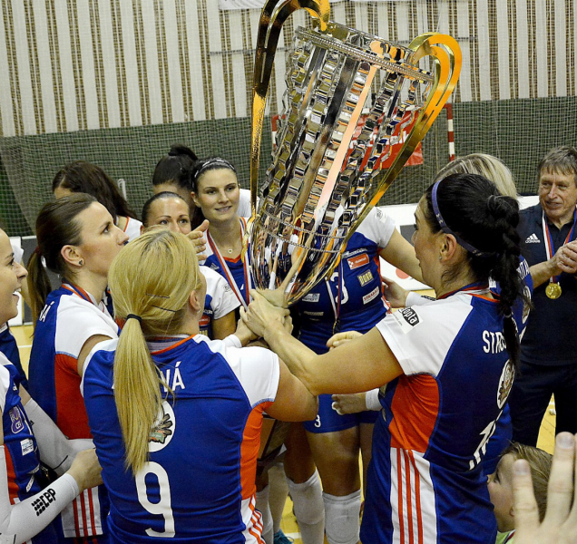 Volejbalistky začínají turnaj v pátek třináctého