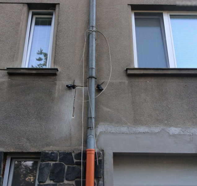 Na Hněvotínské se hádali kvůli špatně vedenému kabelu televize