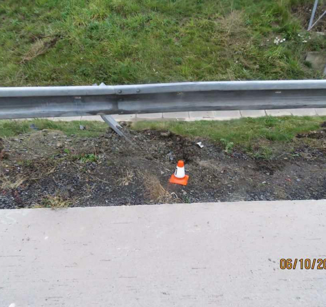 Řidič na dálnici sjel z cesty, policie pátrá po svědcích