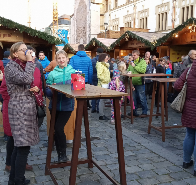 V Olomouci začaly oblíbené vánoční trhy