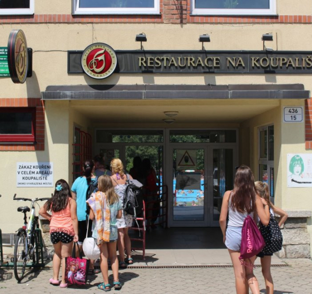 V Jeseníku je k pronájmu restaurace na koupališti
