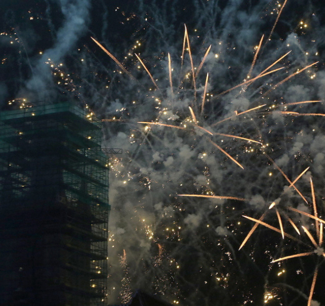 Novoroční ohňostroj v Olomouci přilákal stovky lidí