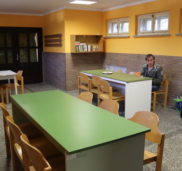 Bezdomovci v Přerově si mají kam sednout