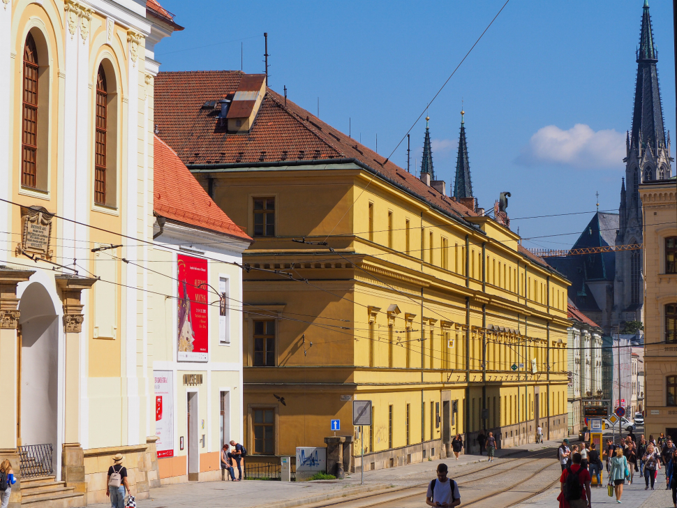 Hanácká kasárna jdou počtvrté do aukce, stát snížil cenu