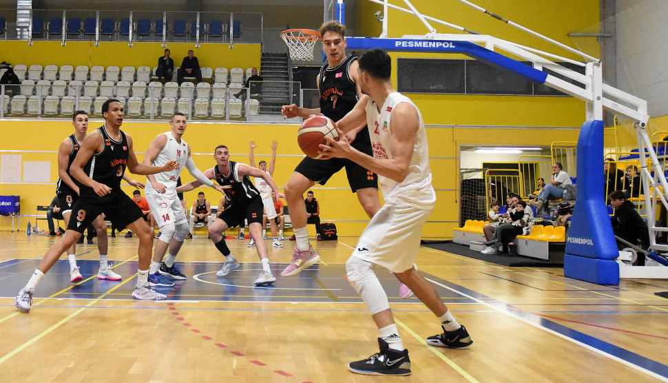 Basketbalisté chtějí Slavii oplatit minulou porážku