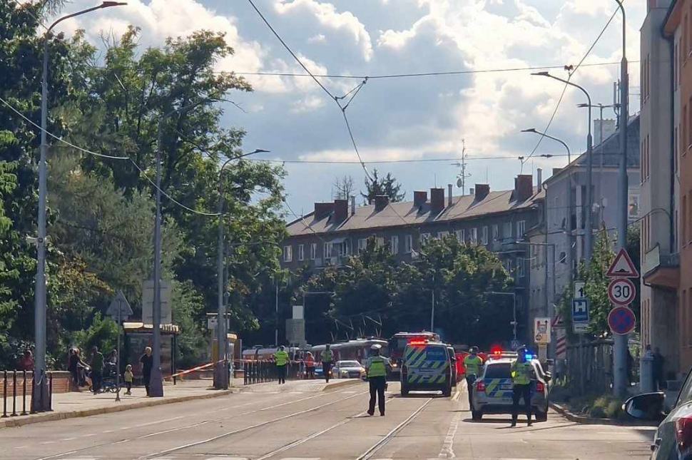 Tramvajová souprava usmrtila chodkyni