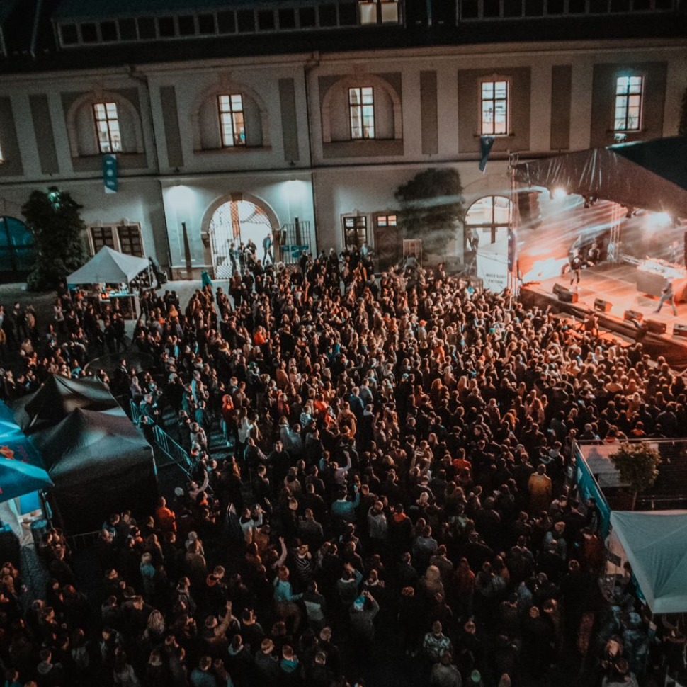 Univerzita chystá studentský majáles, přijede Pam Rabbit i Poláková