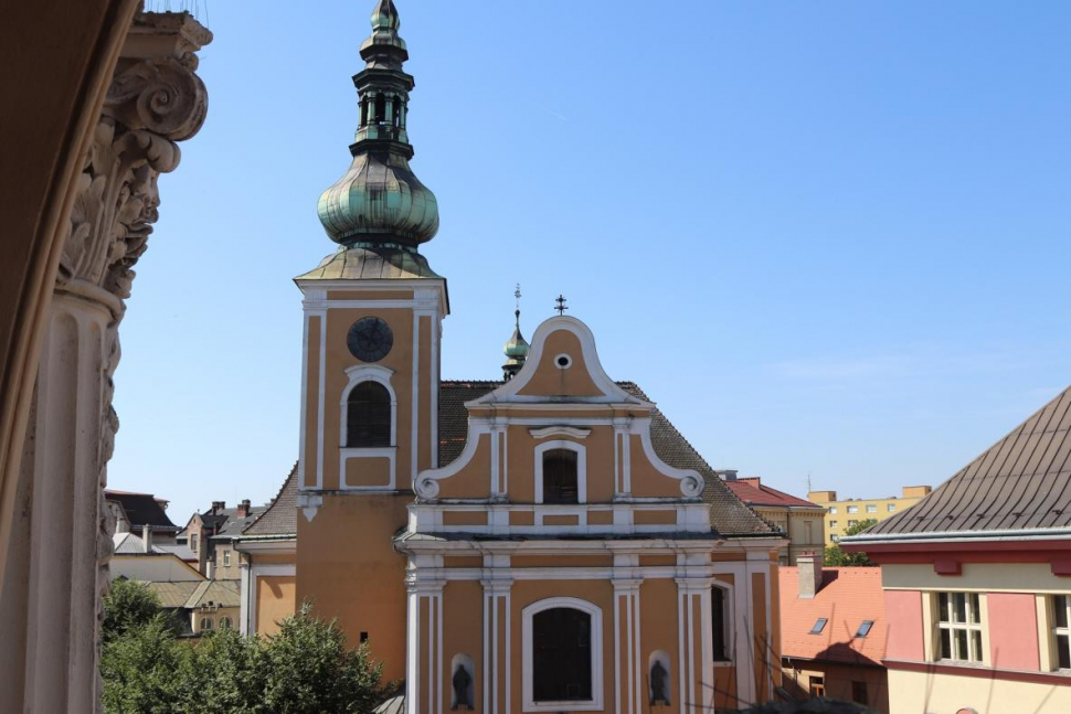 Kostel svatého Vavřince čeká oprava střechy nad presbytářem