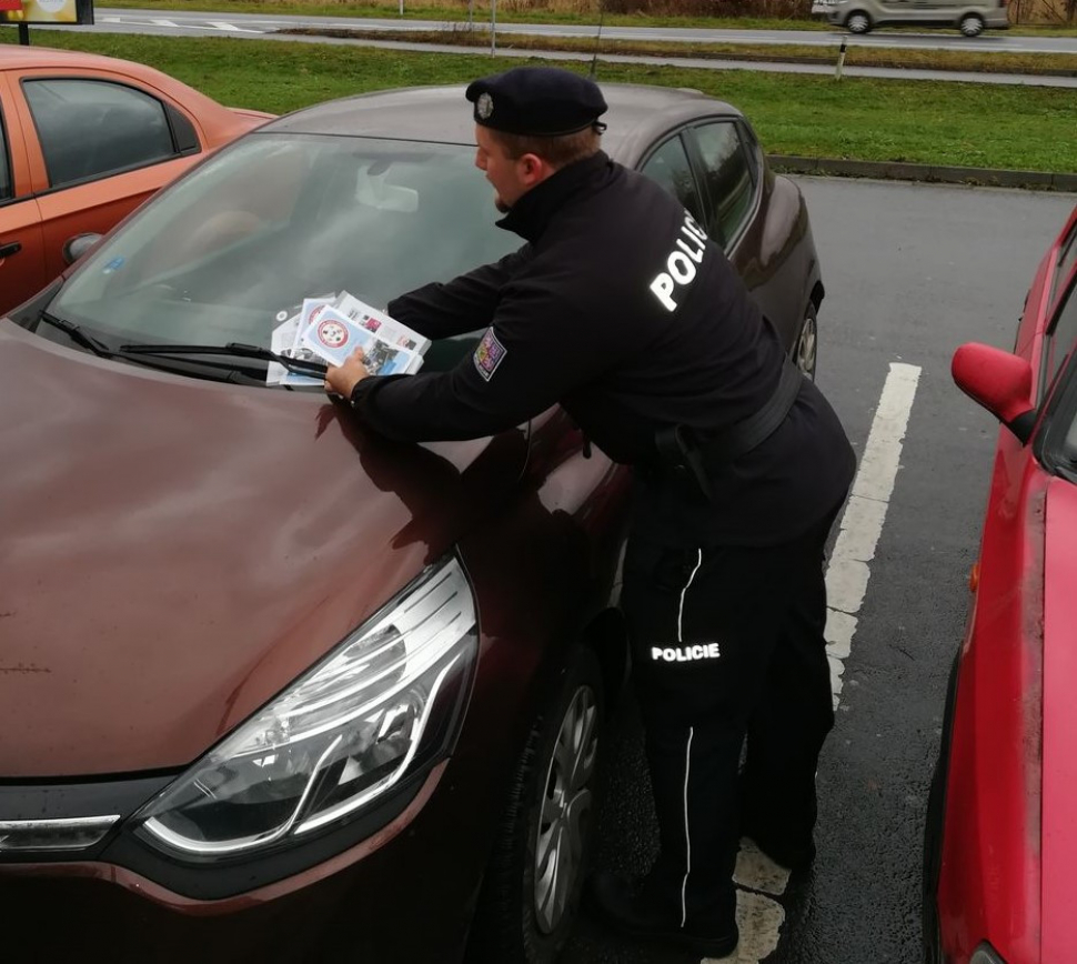 Policisté v Olomouci o víkendu řešili nehodu i vloupání