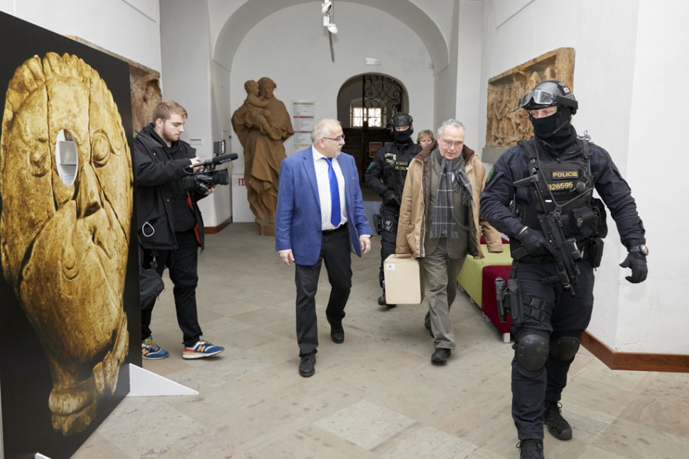 Keltská kamenná hlava už opustila Olomouc