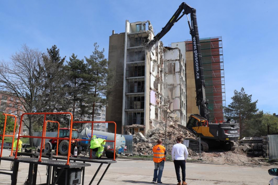 Demolice ubytovny Chemik v Přerově pokračuje